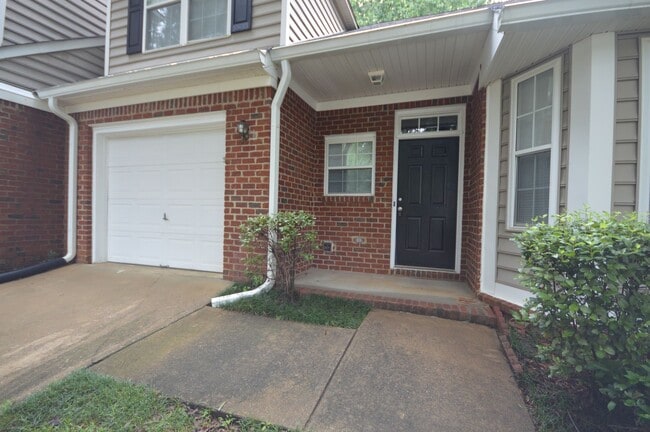 Building Photo - 3319 Philmont Dr