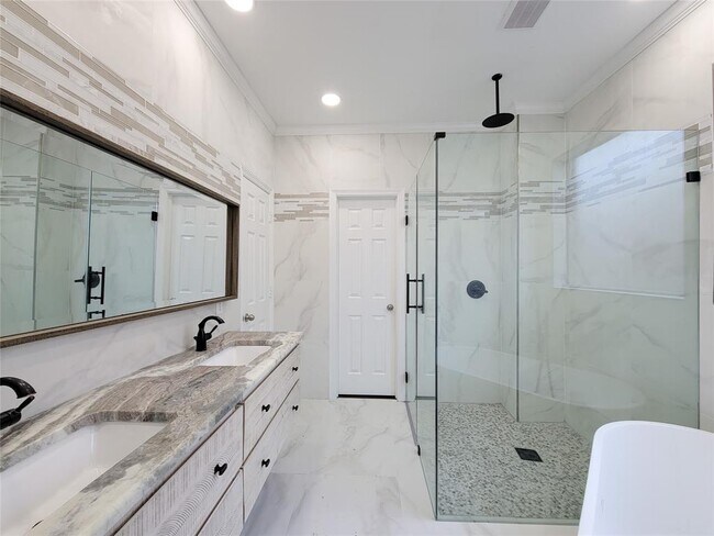 Building Photo - 11130 Celano Dr