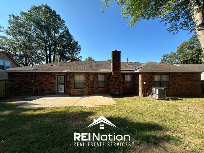 Building Photo - JUST RENOVATED! 4BR/2BA Memphis Stunner | 2-Car Garage & Fenced Yard!