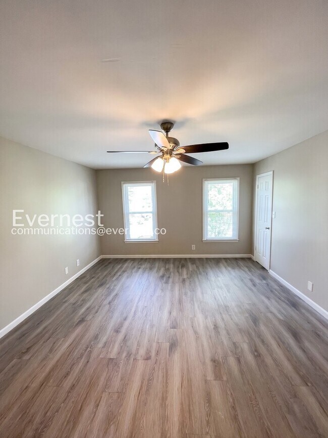 Building Photo - 901 Cimarron Ct