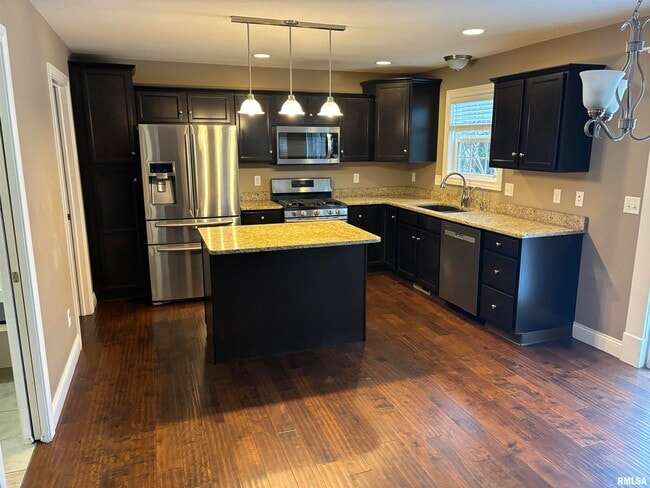 Building Photo - 2116 W Geneva Rd