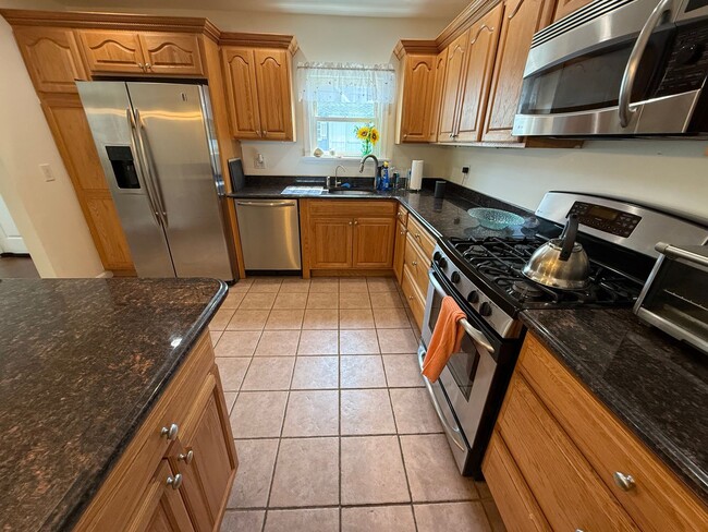 Building Photo - Spectacular 3 Bed/3 Bath Home in Long Beach!