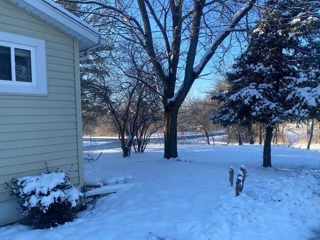 Building Photo - 5015 N Territorial Rd