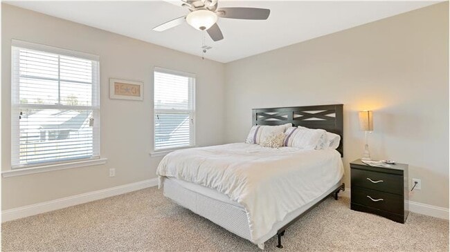 Building Photo - 170 Whitaker Way N