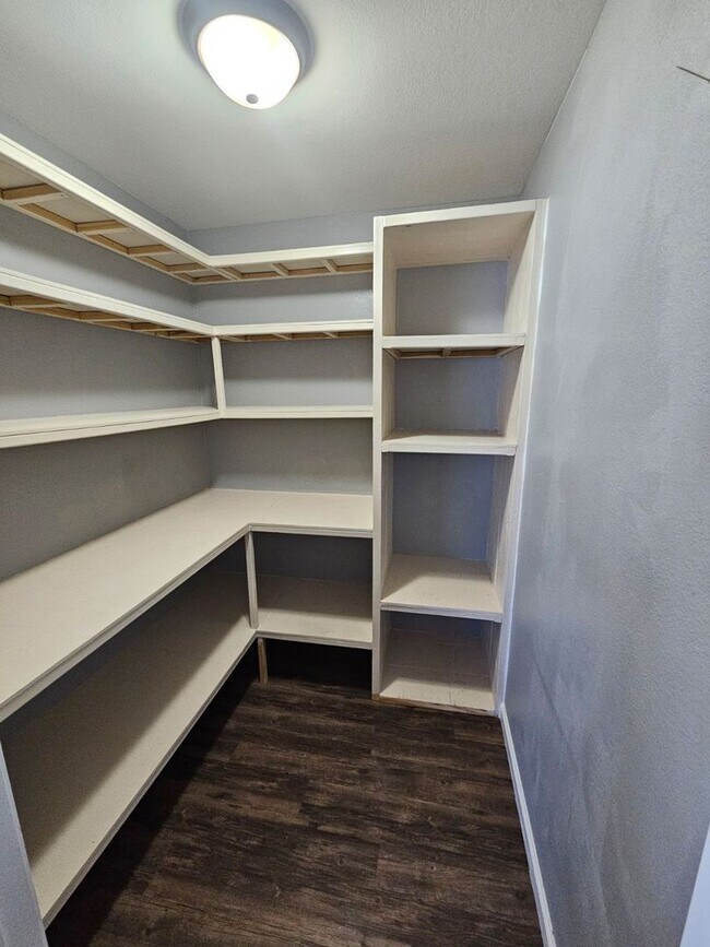 Building Photo - Spacious 3-Bedroom Home in Crossville with 2-Car Garage, Fenced Yard & Porches