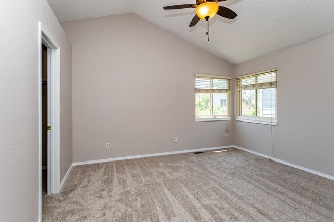 Building Photo - Charming 4-Bedroom Retreat with Modern Upd...