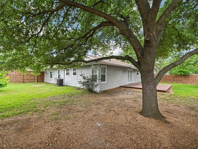 Building Photo - 616 Long Bow Ln