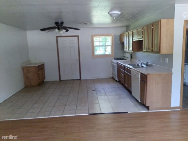 Building Photo - 2 br, 1 bath Duplex - 2379 Locust Road 126...