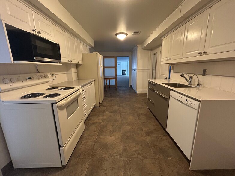 Building Photo - 6555 W 10th Pl