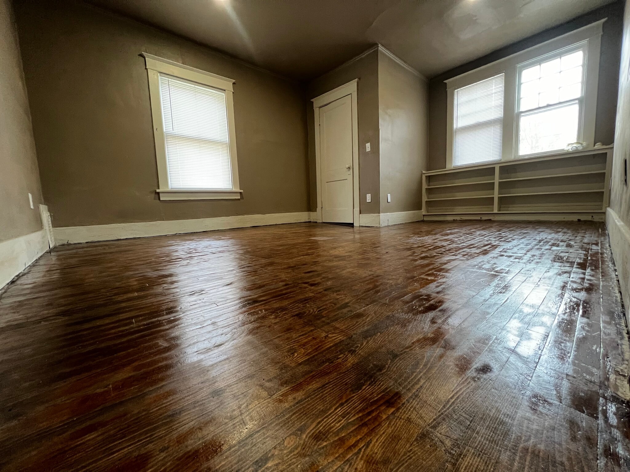 Building Photo - 610 W Armstrong Ave