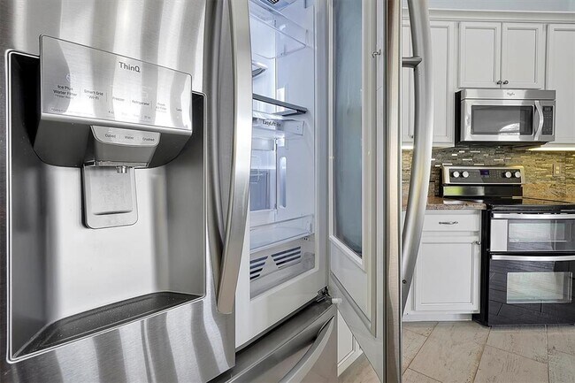 Building Photo - 231 Lakay Pl