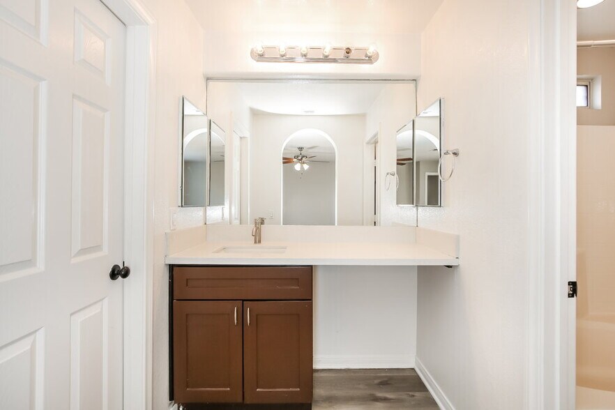 Building Photo - 5309 Las Cruces Heights St