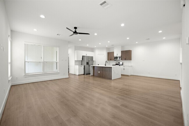 Building Photo - 2707 Bronze Vis Dr