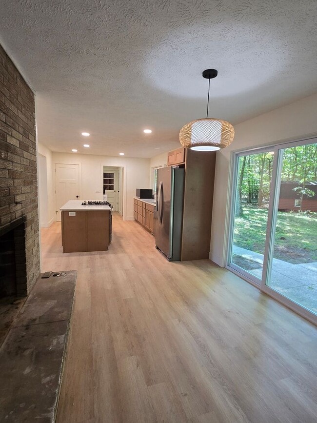 Building Photo - 1499 N Scenic Dr