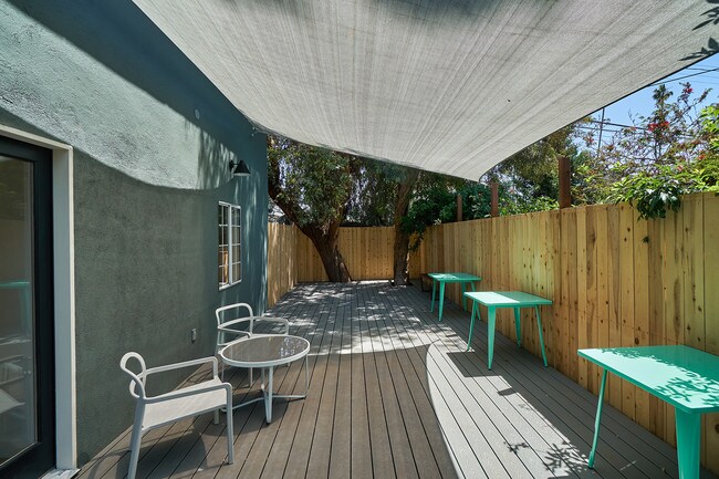 Building Photo - 152 S Serrano-2A