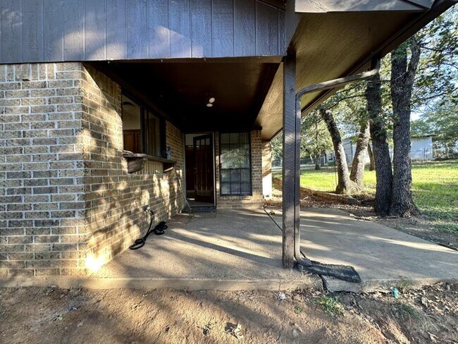 Building Photo - 316 Woodard Ln