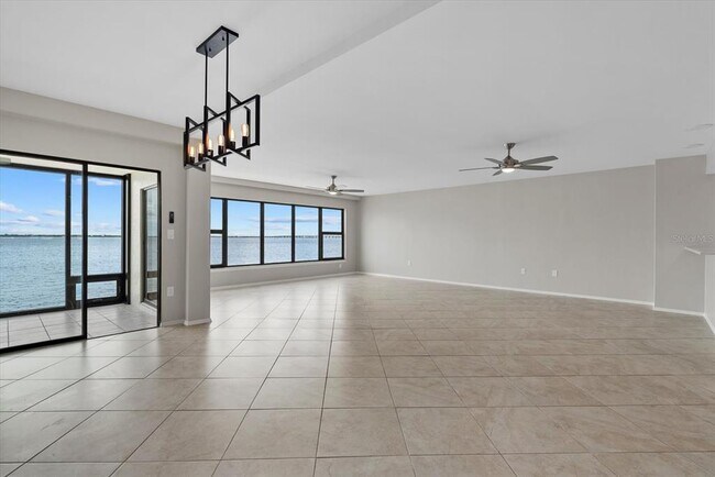 Building Photo - 1750 Jamaica Way