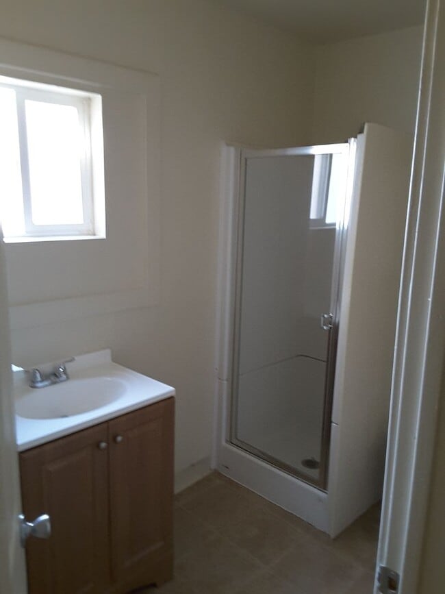 Building Photo - ONLY $1,600 PER MONTH FOR THIS SUPER CUTE, SINGLE FAMILY HOME WITH FINISHED BASEMENT - VERY CLOSE...