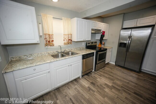 Building Photo - 2453 Wilmont Ave