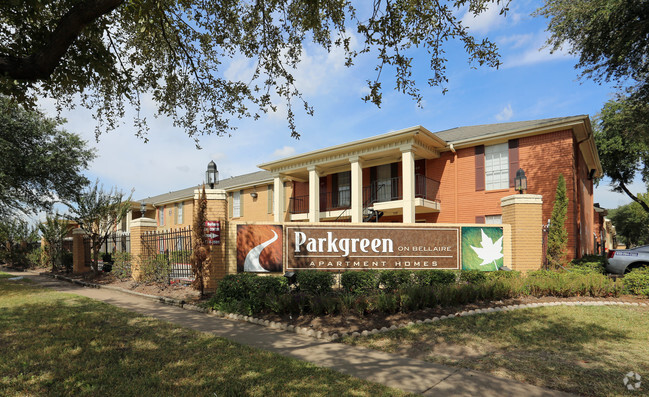 Parkway and Parkgreen on Bellaire - Houston, TX | Apartment Finder