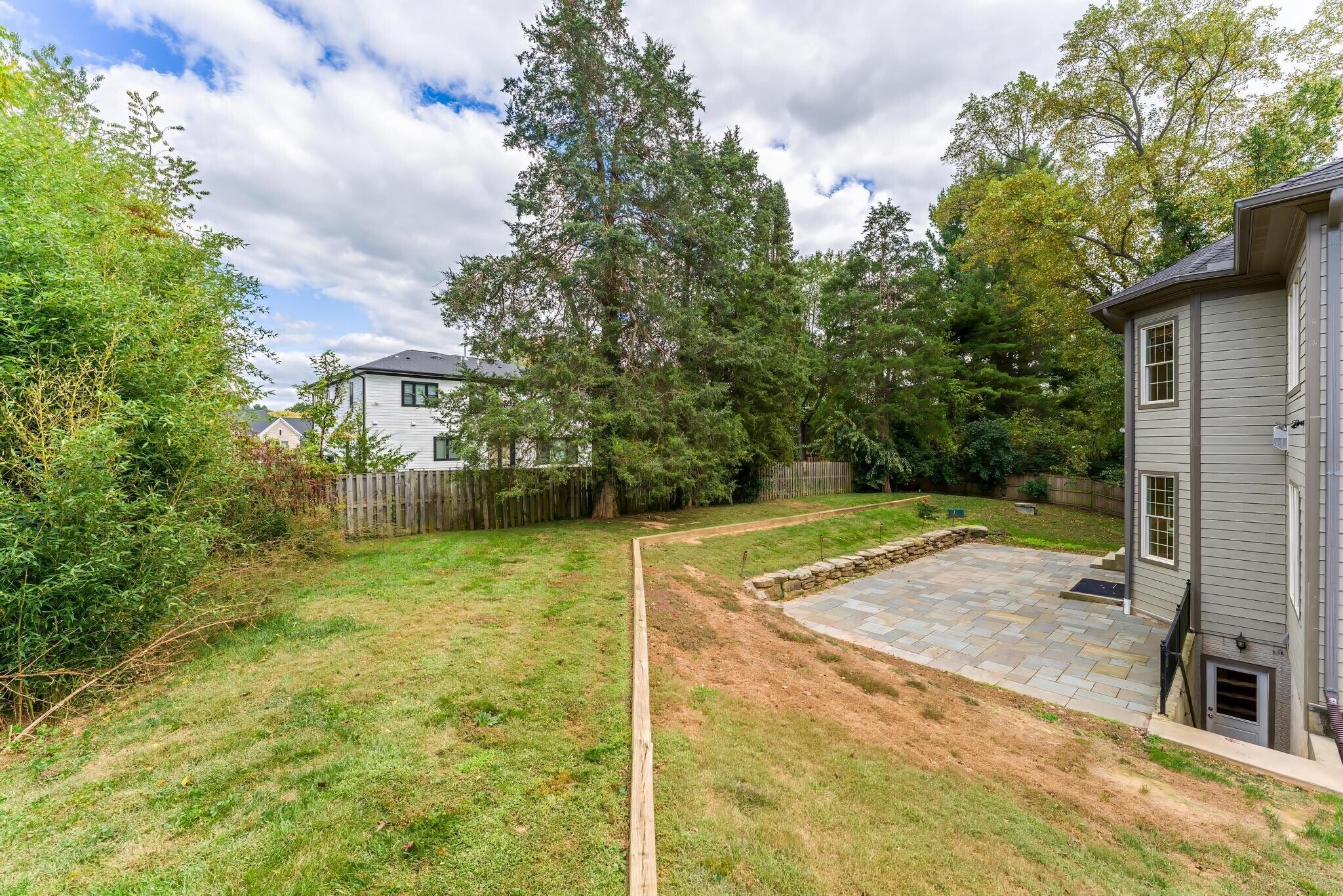 Building Photo - 829 Golden Arrow St