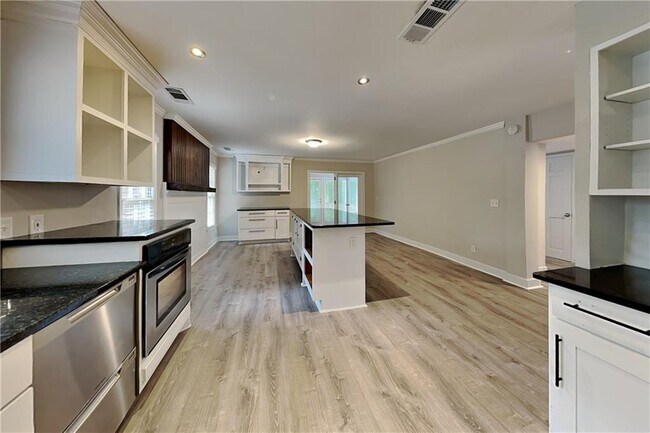 Building Photo - 2916 Sope Creek Dr