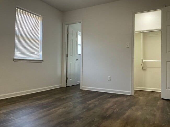 Building Photo - $1,200.00 Move-in-Special