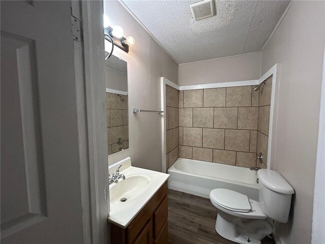 Building Photo - 905 Pansy Ct
