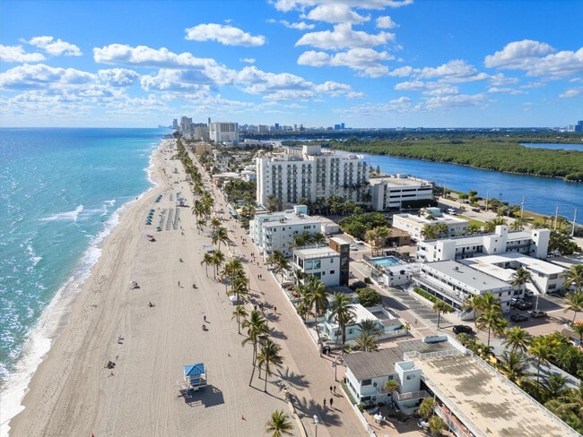 Building Photo - 2600 N Surf Rd