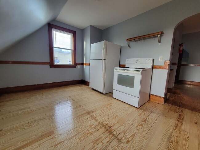 Building Photo - 402 Hevey St