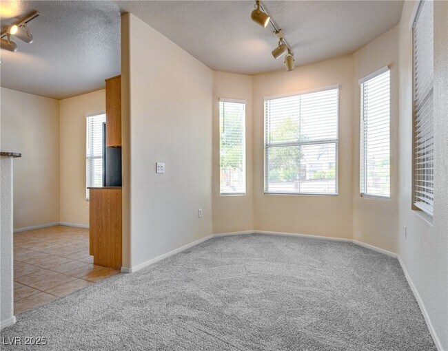 Building Photo - 10550 W Alexander Rd
