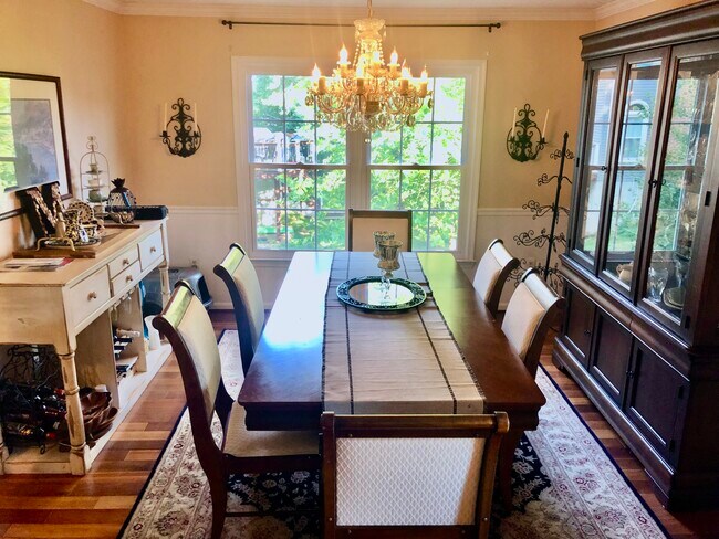 Formal dining room - 120 Connemara Dr