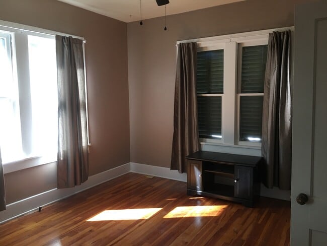 Building Photo - NOT AVAILABLE FOR SHOWING UNTIL MID MAY Home with Beautiful Tuscawilla Park as your yard.