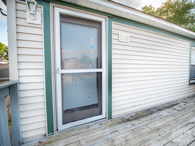 Building Photo - 1511 N Green St