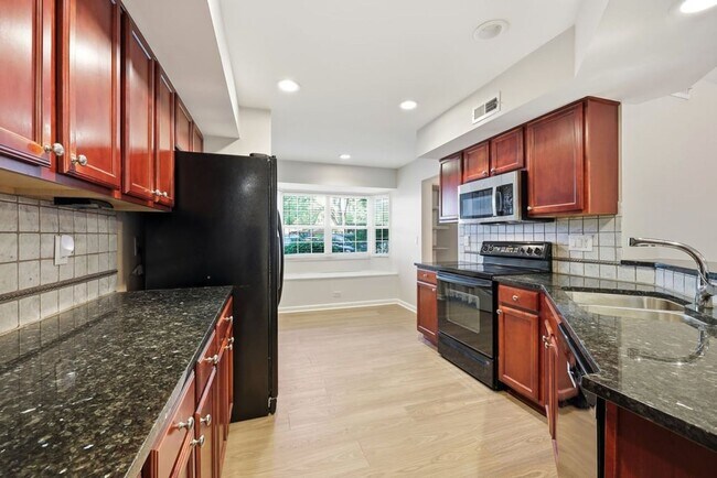 Building Photo - Modern 3BD, 2.5BA North Raleigh Townhome with Upgrades in a Prime Location Near Top Shopping, Din...