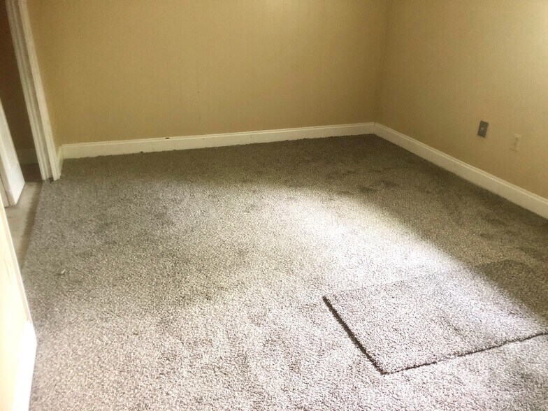 Building Photo - 43334 Happywoods Rd Exd