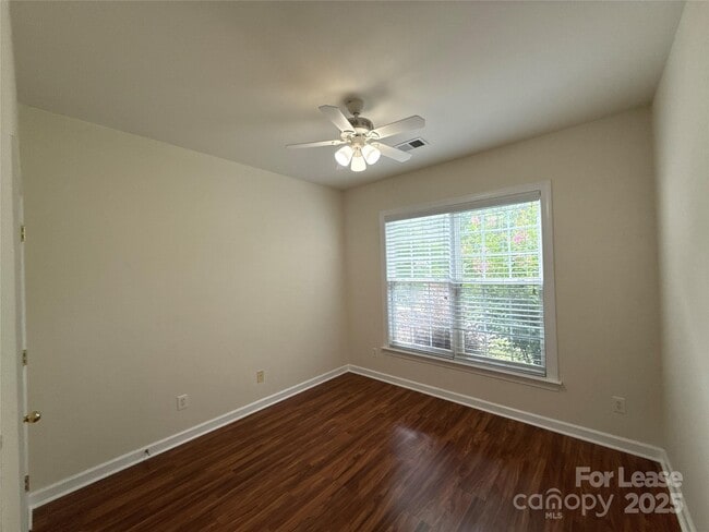 Building Photo - 9535 Numenore Dr
