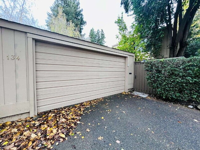 Building Photo - 134 Hartnell Pl