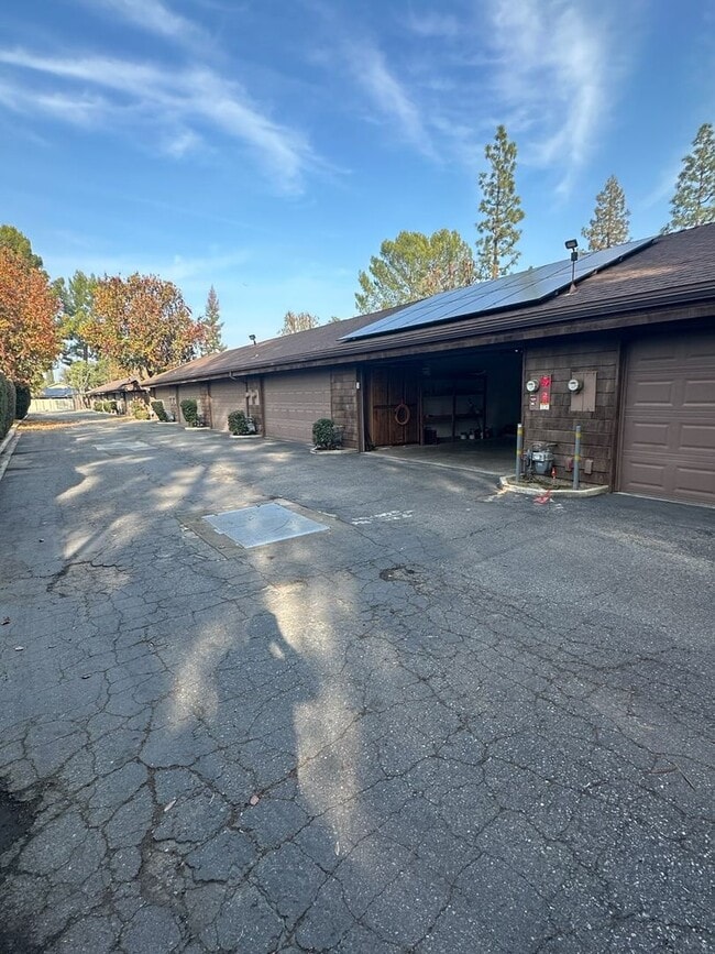 Building Photo - Charming 2-Bedroom, 2-Bathroom Townhome with Loft With Solar!