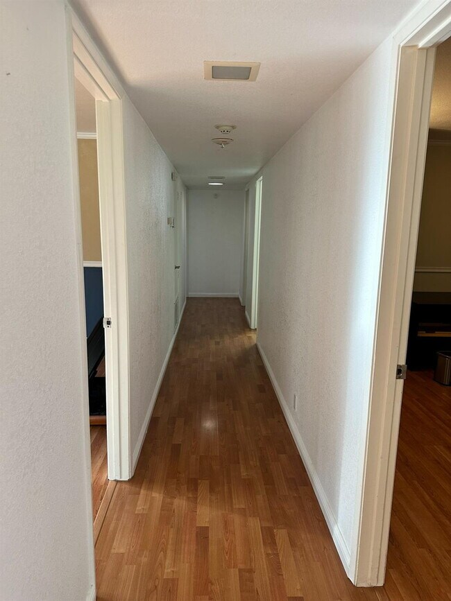 Building Photo - Fabulous condominium home on 6th Fairway of El Macero Country Club.