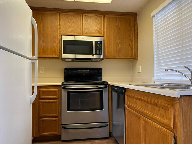 Building Photo - LOCATION & PRIVACY! Spacious 3 br Condo wi...