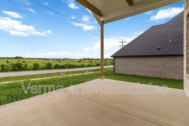Building Photo - 920 Trestle Ln