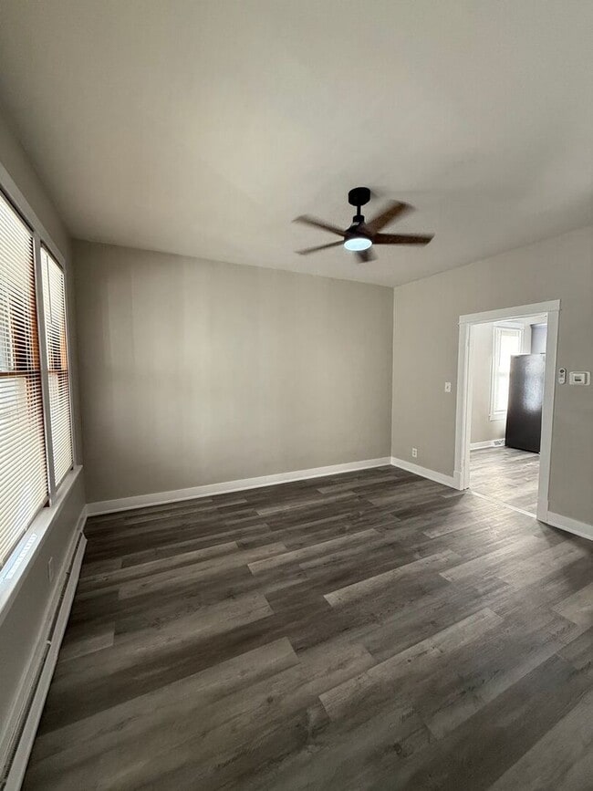 Building Photo - 17842 Park Ave