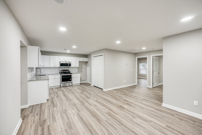 Building Photo - Saddle Club