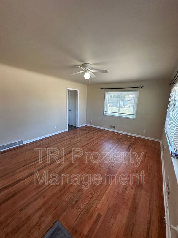 Building Photo - 404 10th St