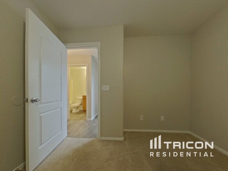 Building Photo - 25862 W Whyman St