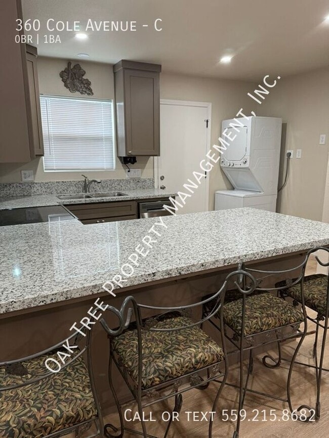 Building Photo - 360 Cole Ave