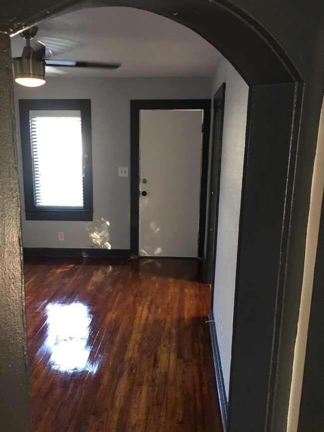 Building Photo - 207 N Albany Ave