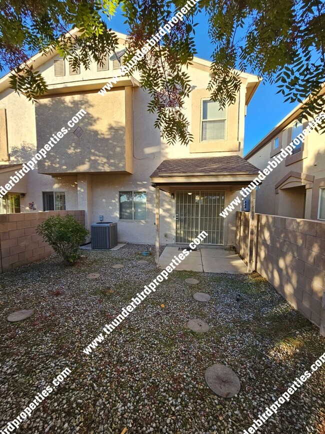 Building Photo - Available NOW located in a Gated community!!!