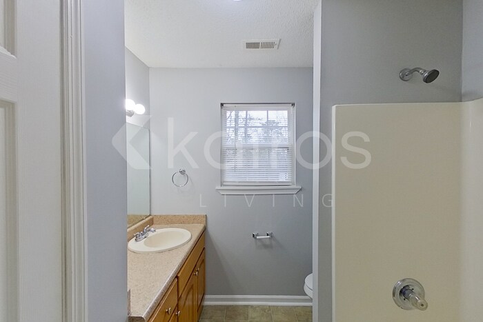 Building Photo - 516 22nd Ln NE